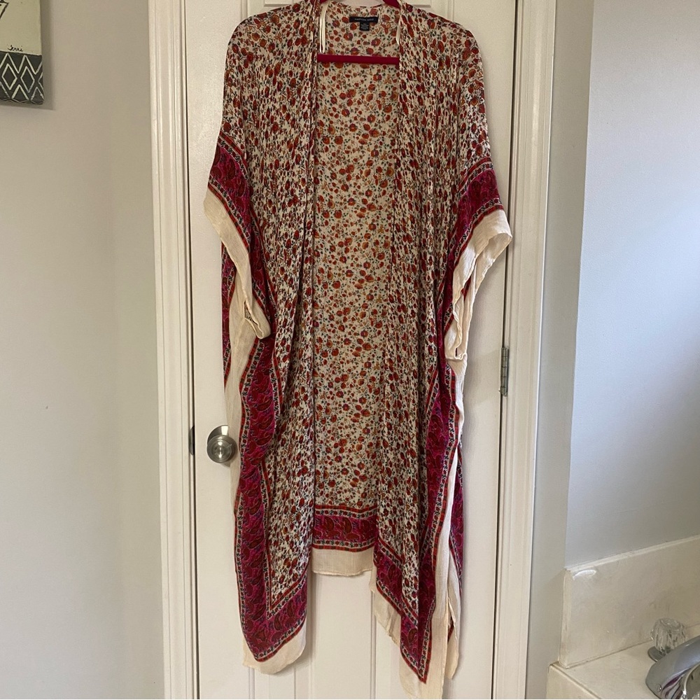 AMERICAN EAGLE • Cream + Red Floral Kimono Duster - Picture 2 of 6